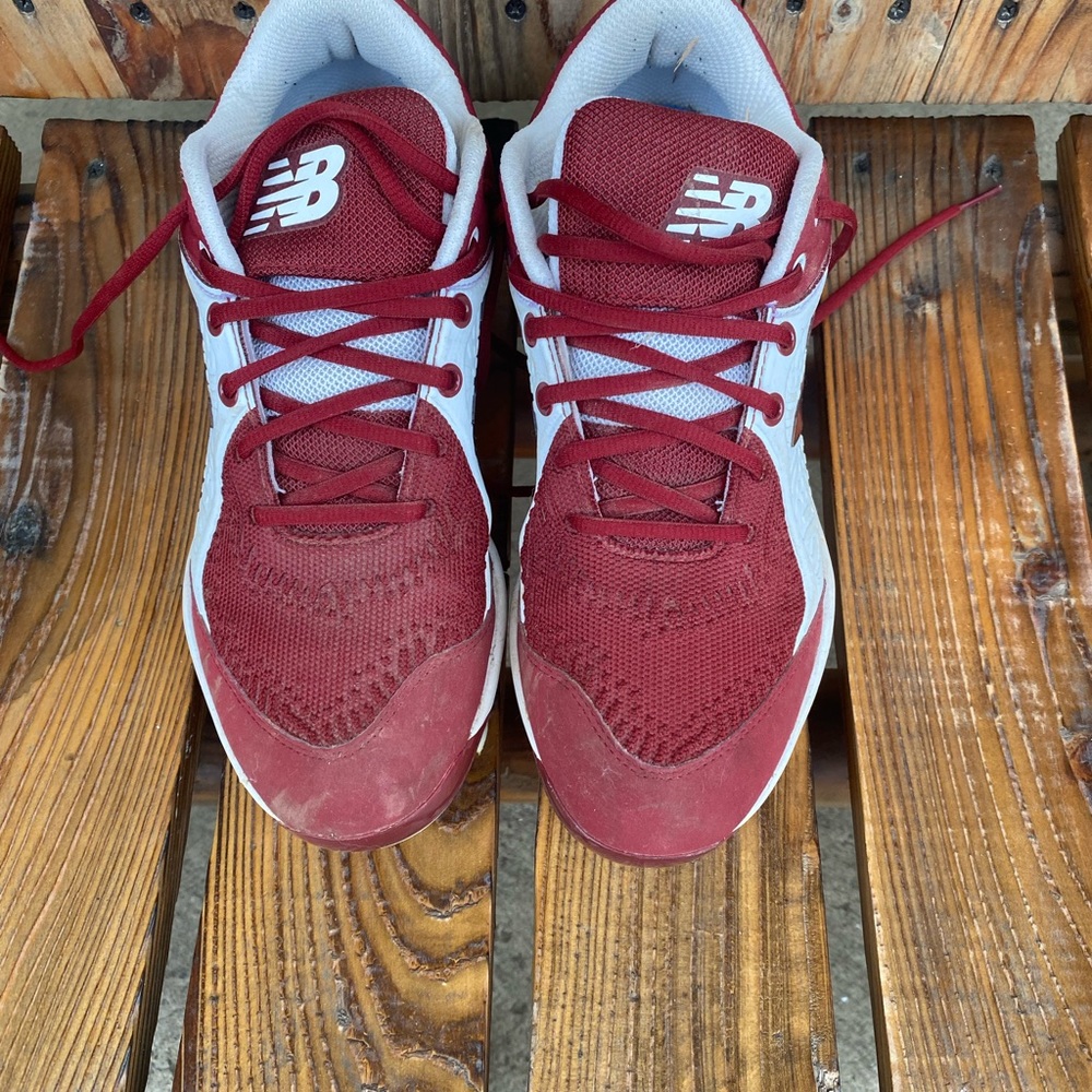 New balance baseball cleats mens. Color is red and white.